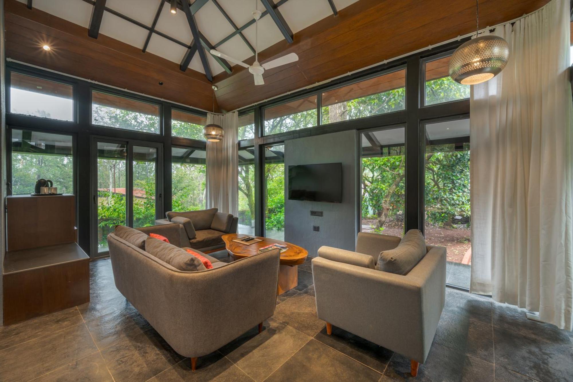 Saffronstays The Glasshouse, Panchgani - Beautiful Glass Villa For Couples 外观 照片