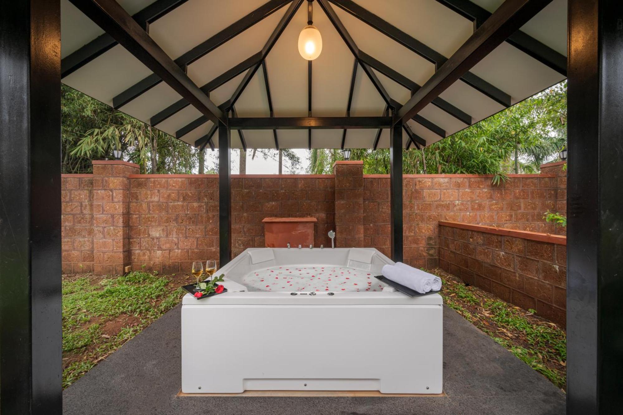 Saffronstays The Glasshouse, Panchgani - Beautiful Glass Villa For Couples 外观 照片